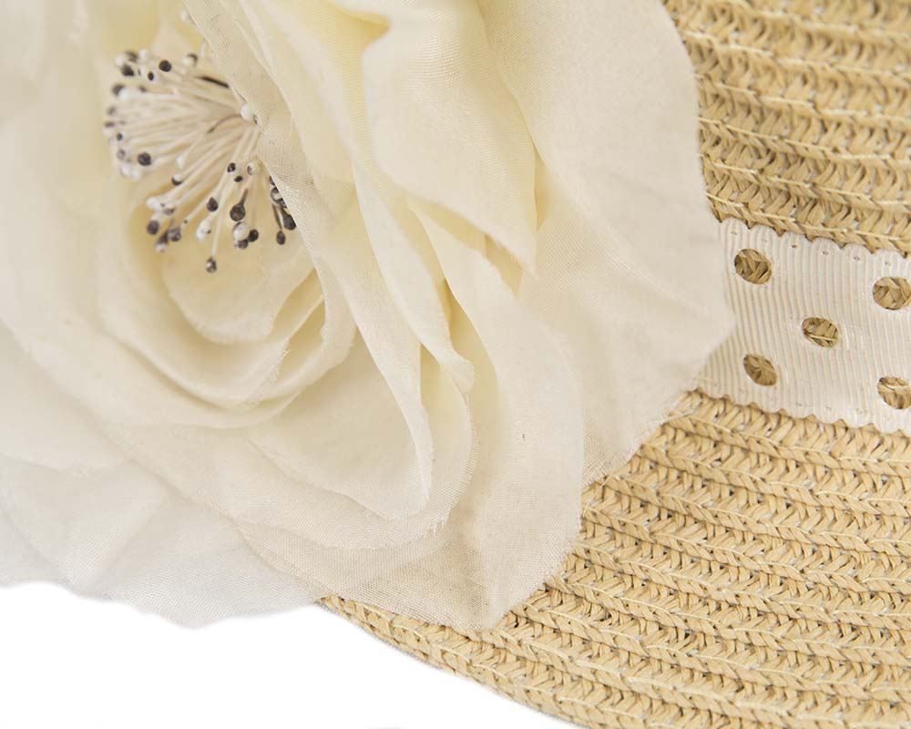 Straw hat with silk flower