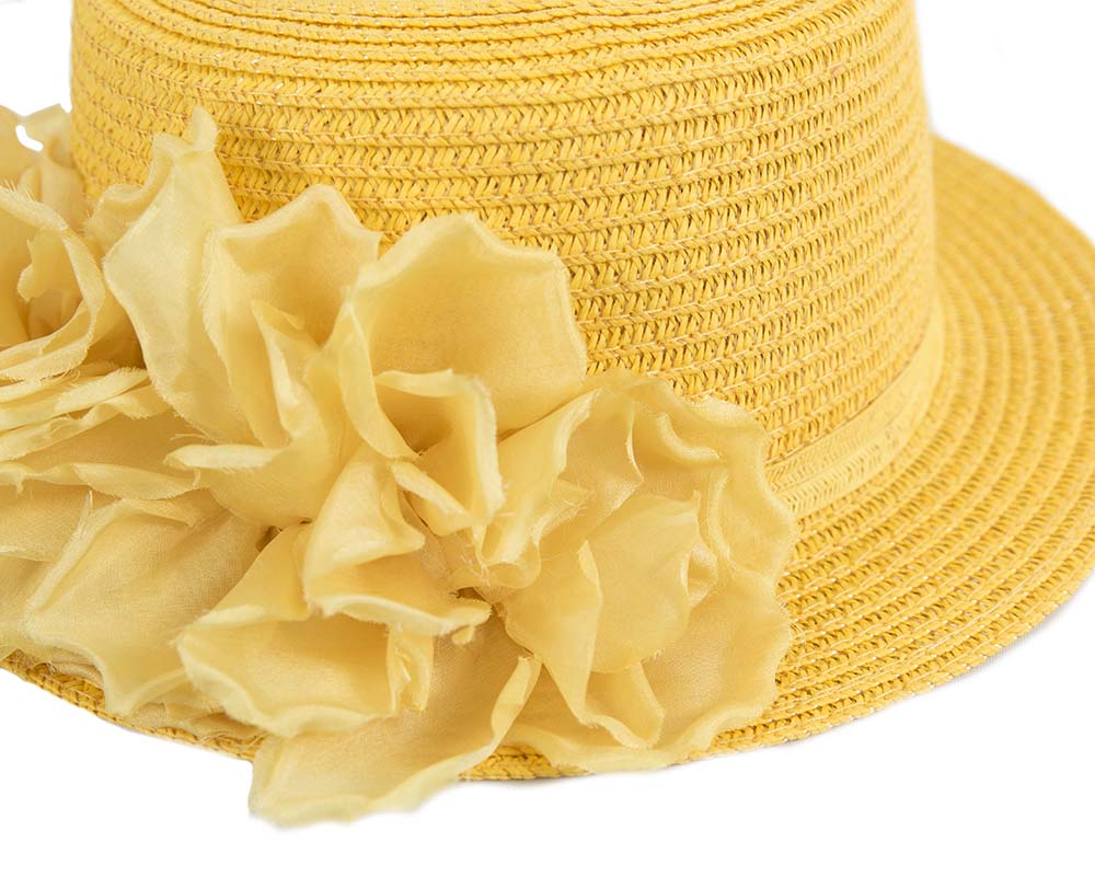 Straw yellow hat with silk flower