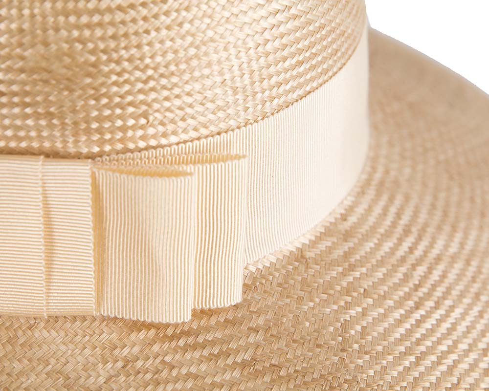 Wide brim straw fashion hat