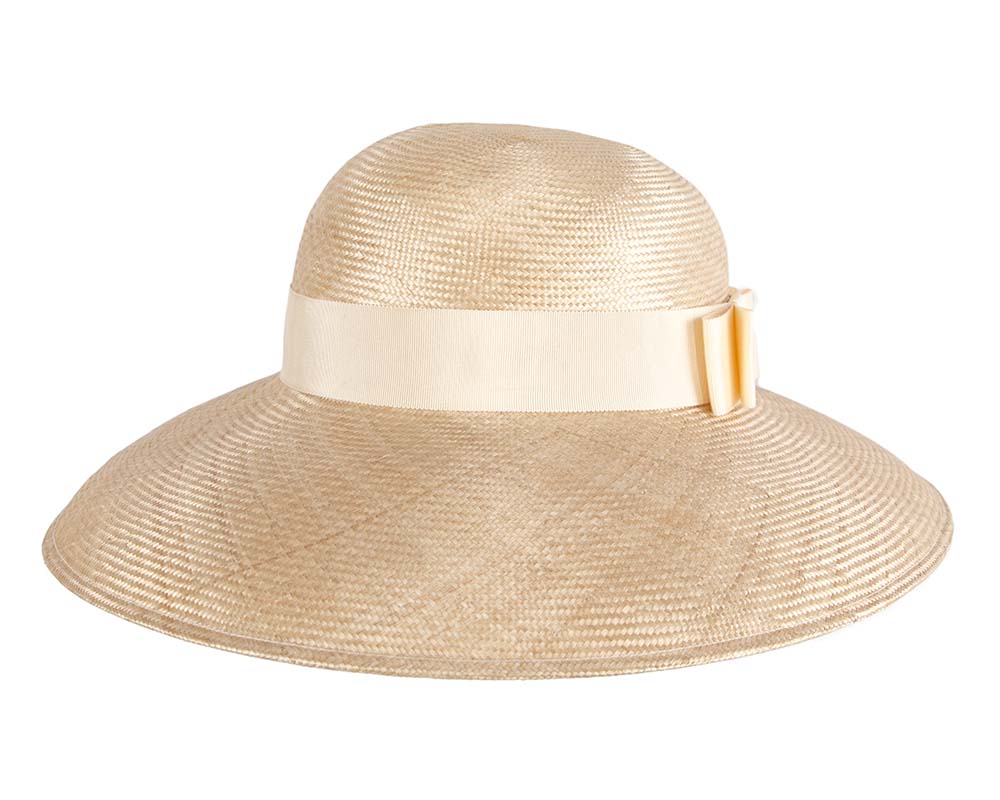 Wide brim straw fashion hat