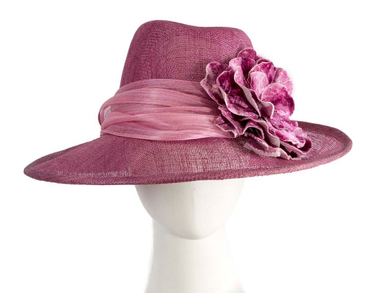 Elegant dusty pink hat with flower