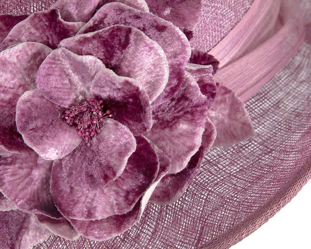 Elegant dusty pink hat with flower