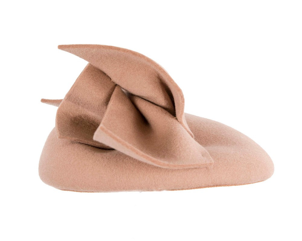 Beige felt winter racing pillbox fascinator