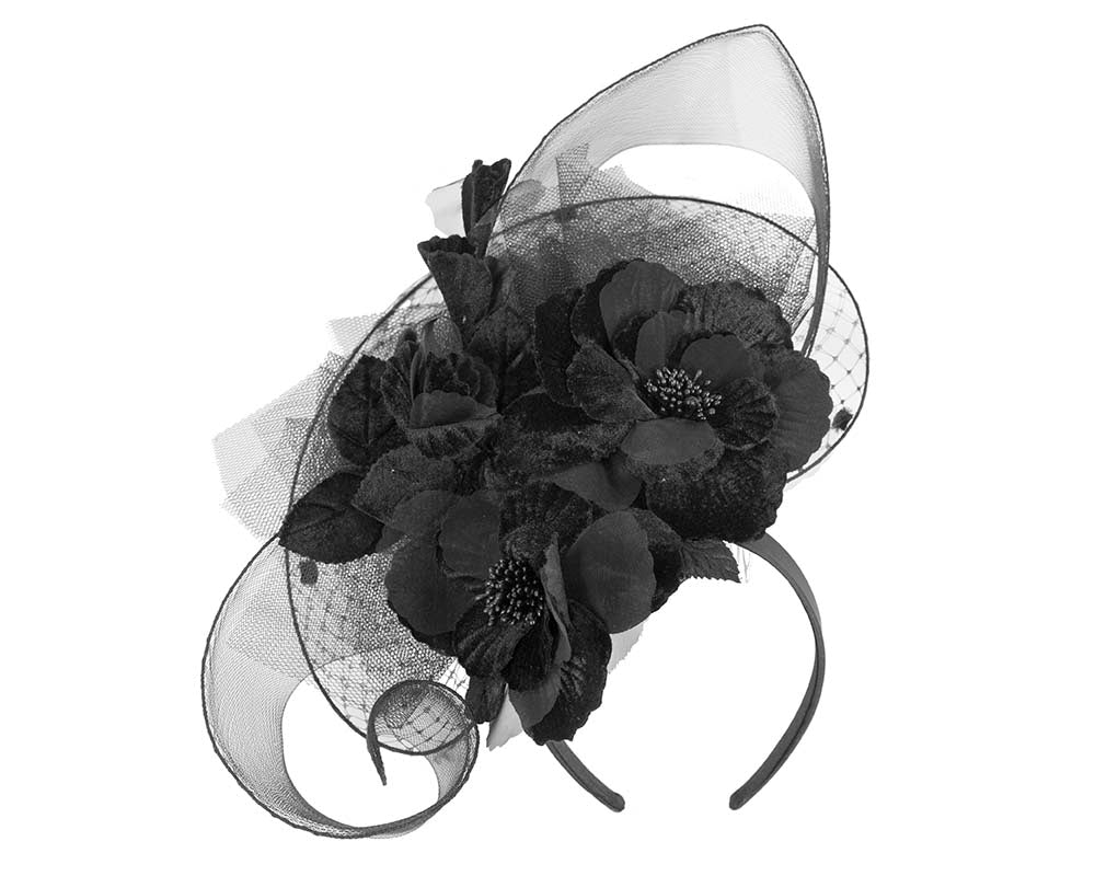 Bespoke black fascinator by Fillies Collection