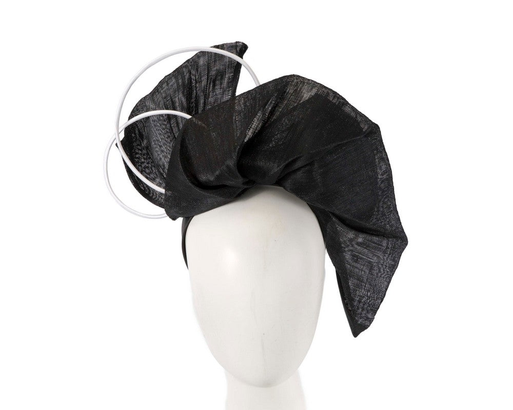 Bespoke black & white fascinator by Fillies Collection